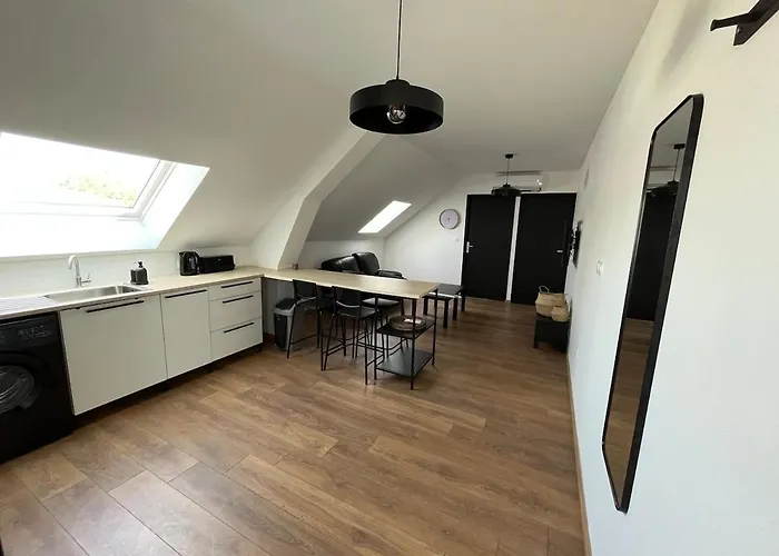 Centre Bourg Arrivée Et Départ Autonome * Boue (Aisne)